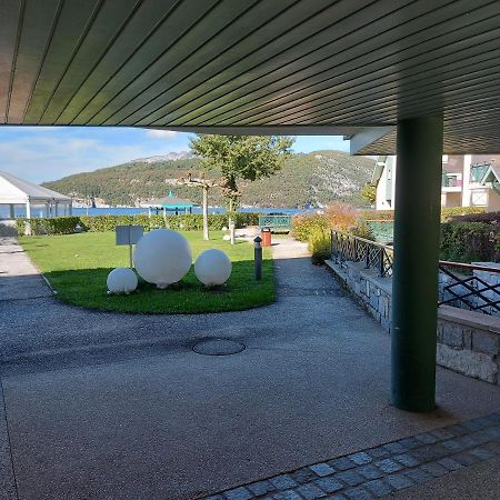 Au Bord Du Lac D'Annecy, Logement Type Loft, Dans Residence Avec Plage Et Ponton Privee Duingt Bagian luar foto