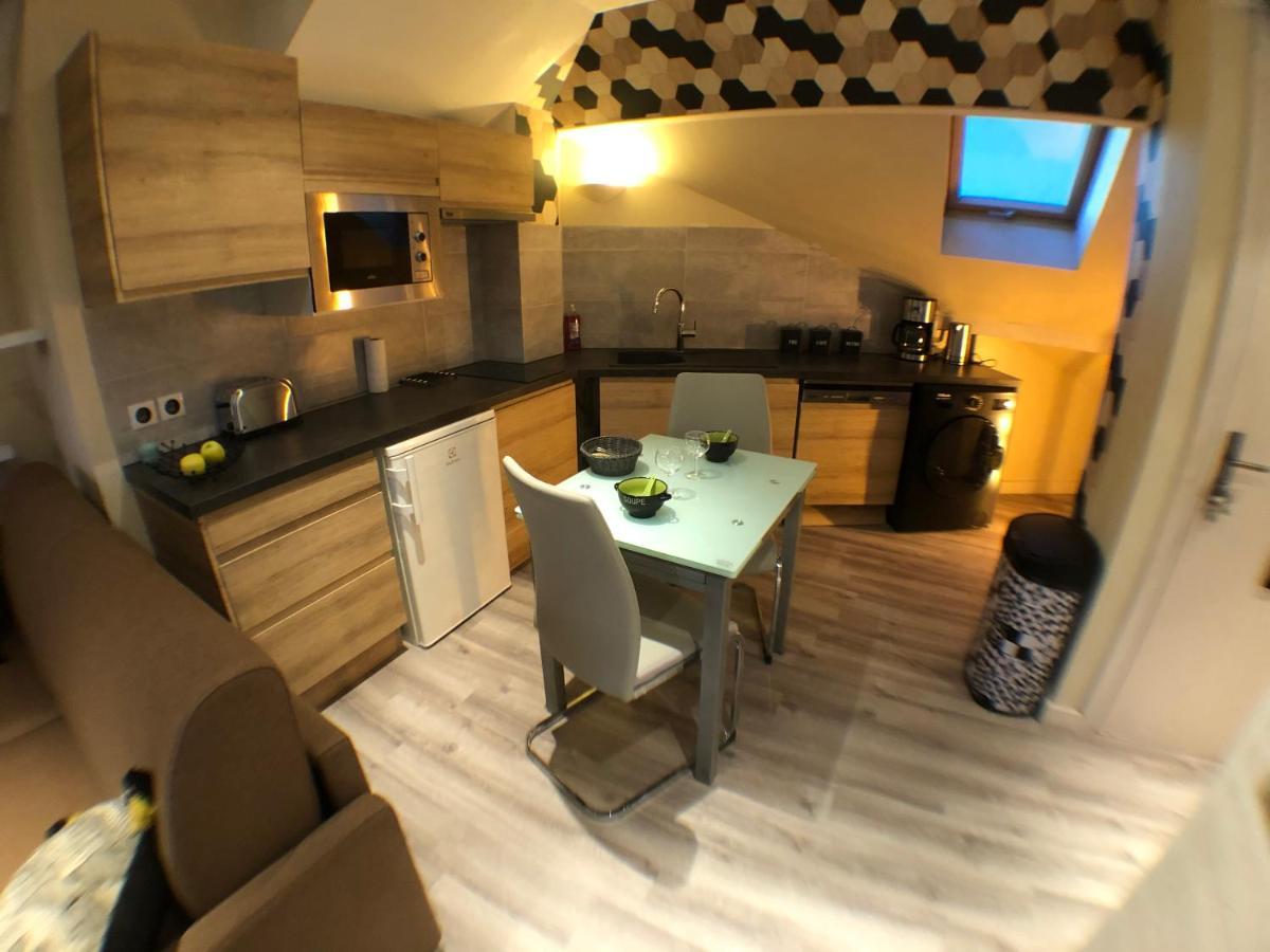 Au Bord Du Lac D'Annecy, Logement Type Loft, Dans Residence Avec Plage Et Ponton Privee Duingt Bagian luar foto