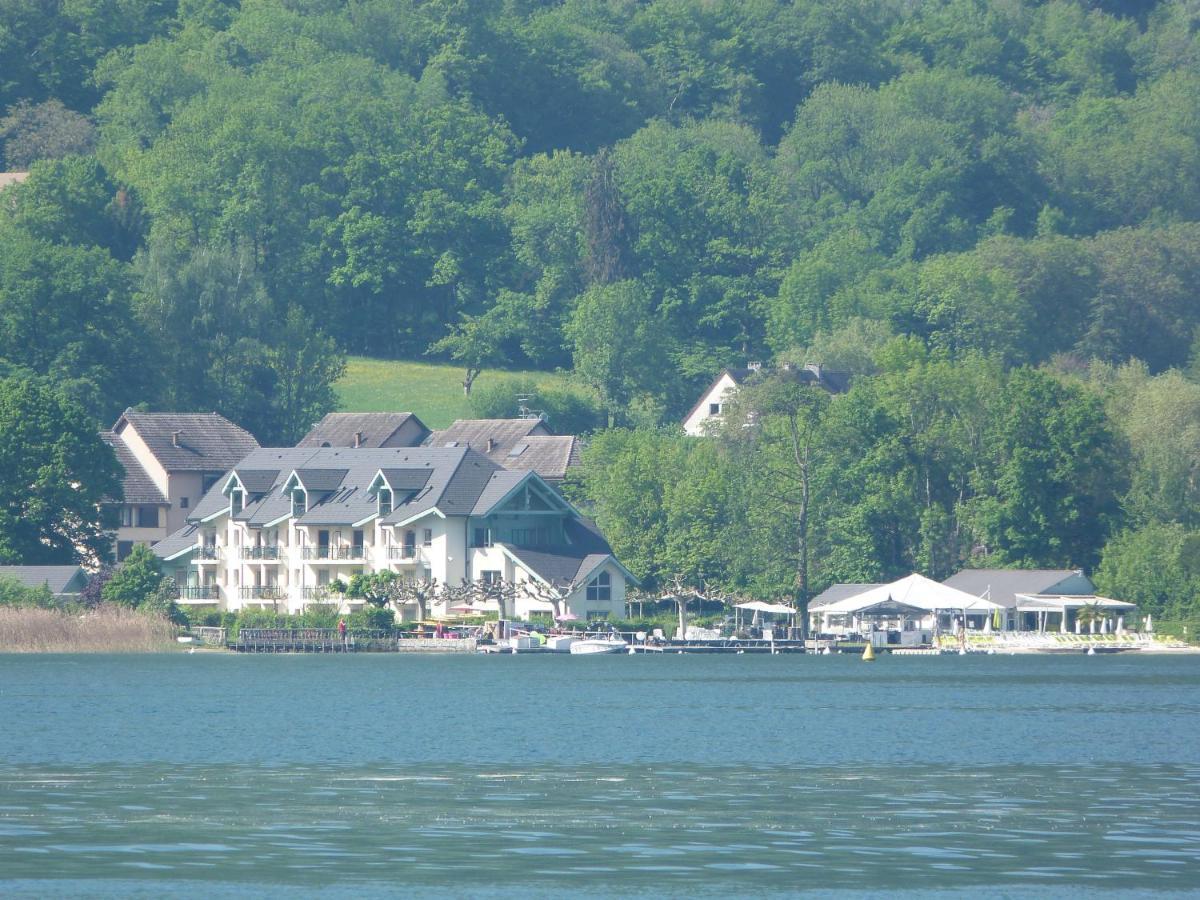 Au Bord Du Lac D'Annecy, Logement Type Loft, Dans Residence Avec Plage Et Ponton Privee Duingt Bagian luar foto