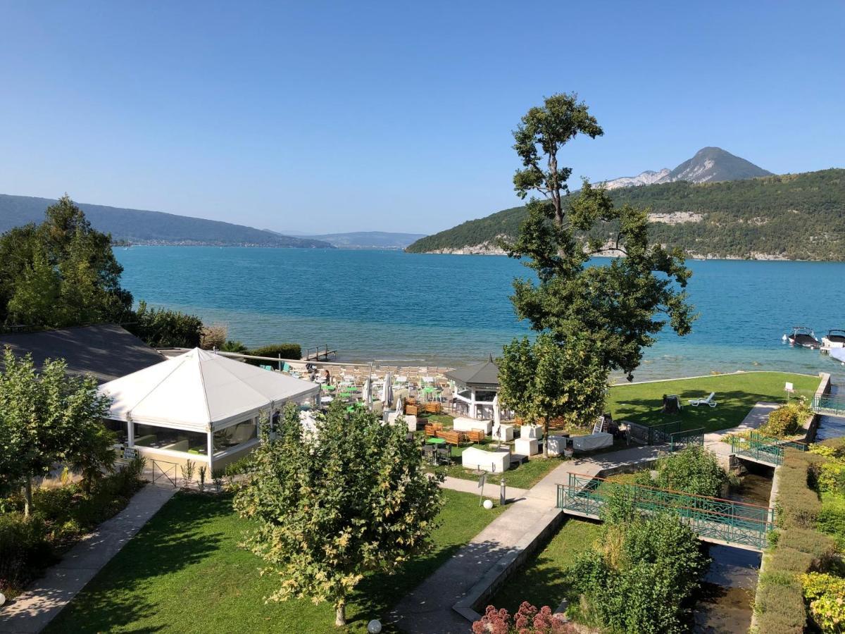 Au Bord Du Lac D'Annecy, Logement Type Loft, Dans Residence Avec Plage Et Ponton Privee Duingt Bagian luar foto