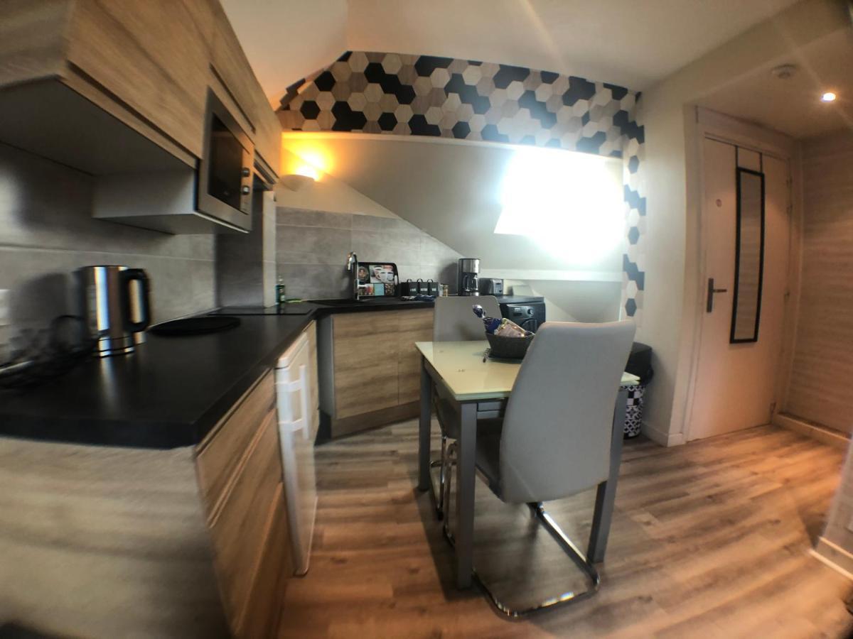 Au Bord Du Lac D'Annecy, Logement Type Loft, Dans Residence Avec Plage Et Ponton Privee Duingt Bagian luar foto