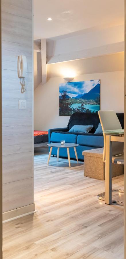 Au Bord Du Lac D'Annecy, Logement Type Loft, Dans Residence Avec Plage Et Ponton Privee Duingt Bagian luar foto
