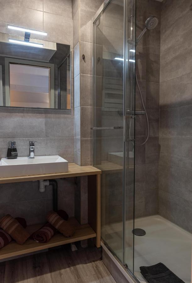 Au Bord Du Lac D'Annecy, Logement Type Loft, Dans Residence Avec Plage Et Ponton Privee Duingt Bagian luar foto
