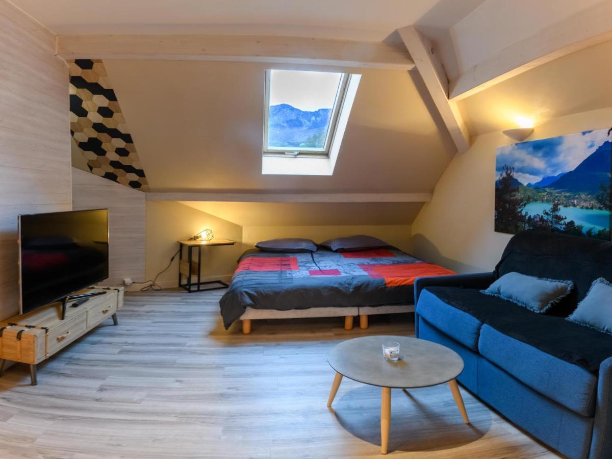 Au Bord Du Lac D'Annecy, Logement Type Loft, Dans Residence Avec Plage Et Ponton Privee Duingt Bagian luar foto