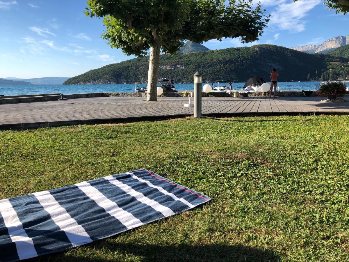 Au Bord Du Lac D'Annecy, Logement Type Loft, Dans Residence Avec Plage Et Ponton Privee Duingt Bagian luar foto