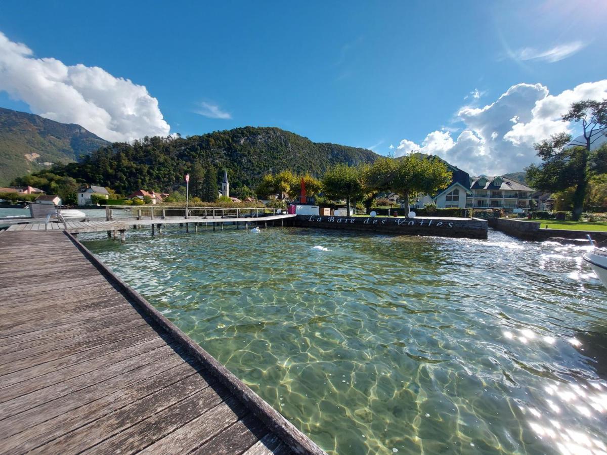Au Bord Du Lac D'Annecy, Logement Type Loft, Dans Residence Avec Plage Et Ponton Privee Duingt Bagian luar foto