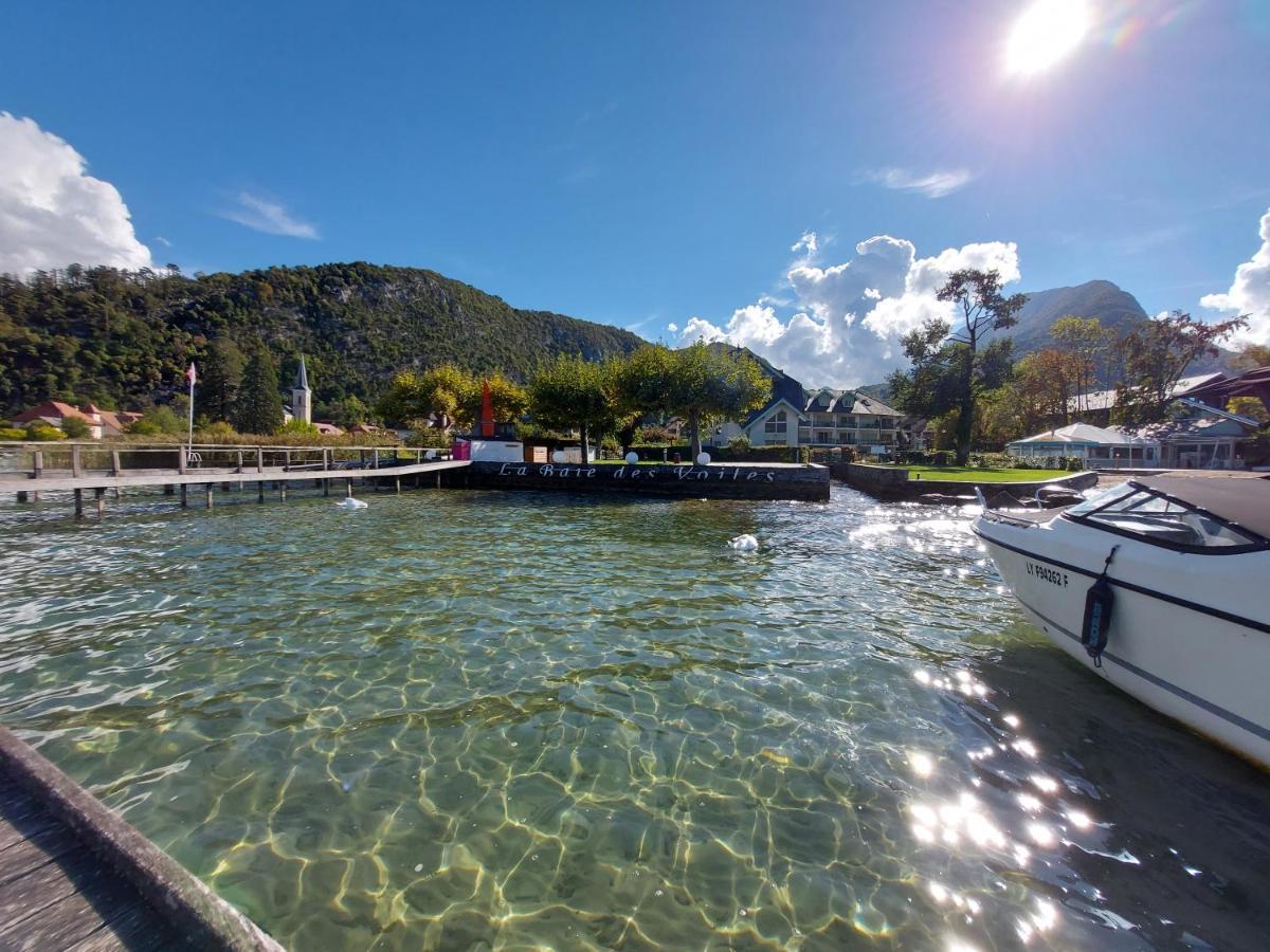 Au Bord Du Lac D'Annecy, Logement Type Loft, Dans Residence Avec Plage Et Ponton Privee Duingt Bagian luar foto