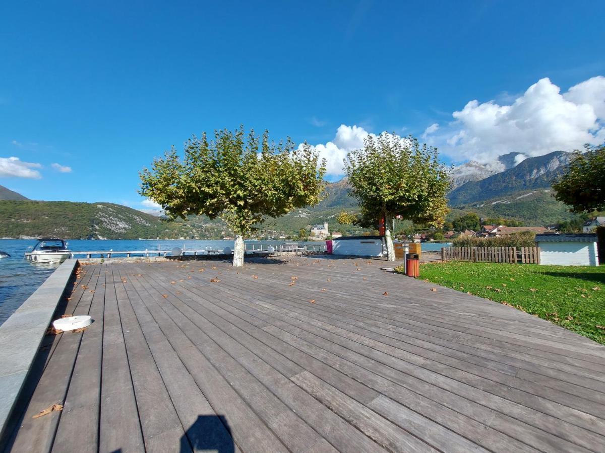 Au Bord Du Lac D'Annecy, Logement Type Loft, Dans Residence Avec Plage Et Ponton Privee Duingt Bagian luar foto